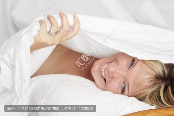 床上的肖像