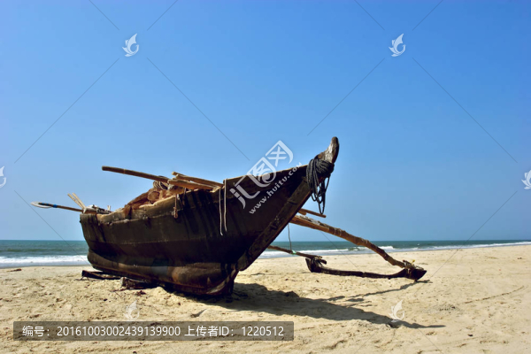 海灘上的漁船