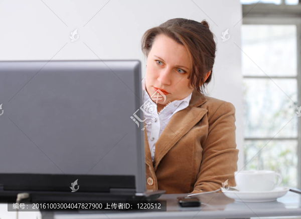 工作中的女人