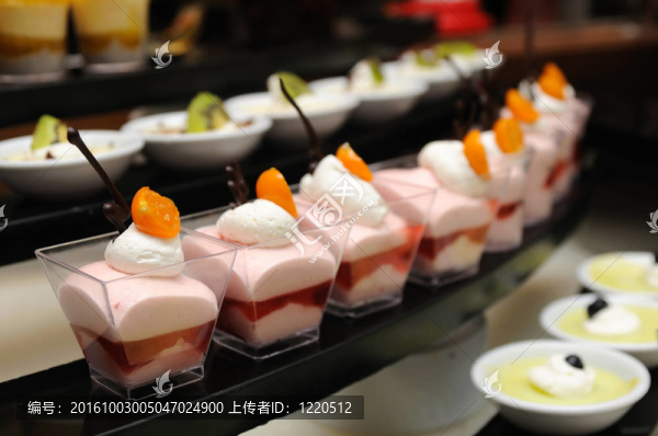 Strawberry,mousse的甜點(diǎn)