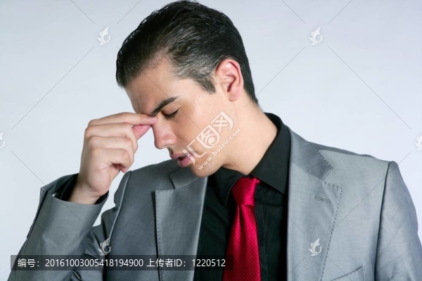 商人擔心頭痛和悲傷