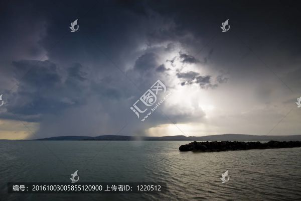 在巴拉頓湖的風暴