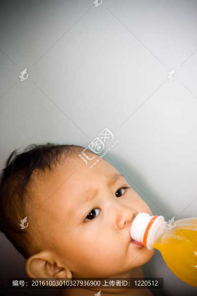 寶寶喝果汁