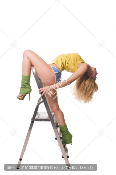 在梯子上美麗的脫衣舞