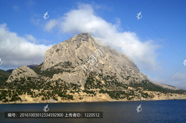 大海和巖石