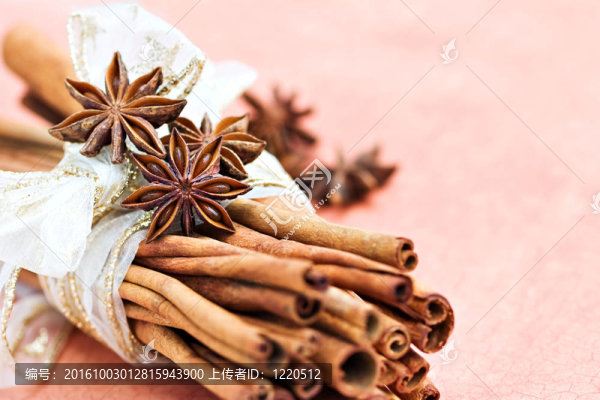 肉桂和Anise