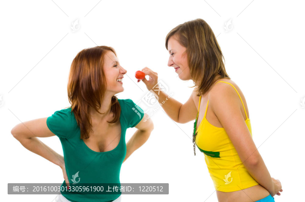 兩個(gè)草莓的女人