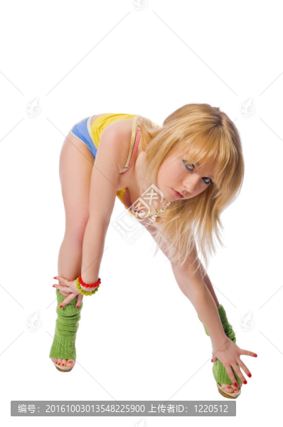 美麗的女孩在白色背景鍛煉