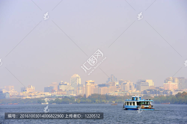 渡船在西湖附近的杭州