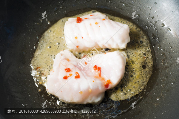 在烹飪的辣椒魚