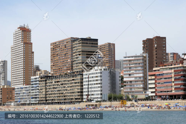 在貝尼多姆的地中海海灘；西班牙