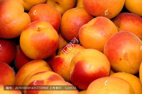 農(nóng)夫市場(chǎng)上的桃子