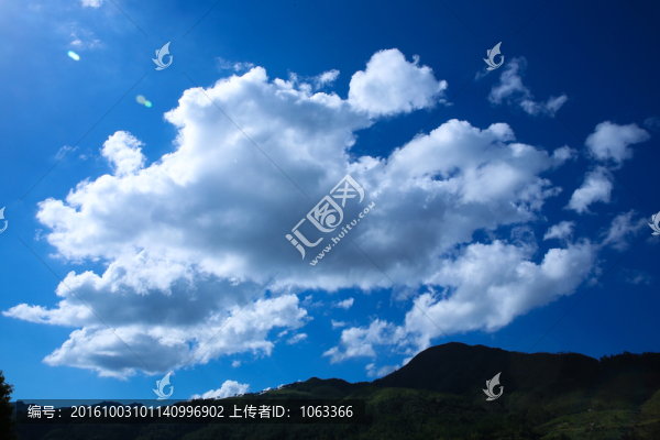 藍(lán)天白云