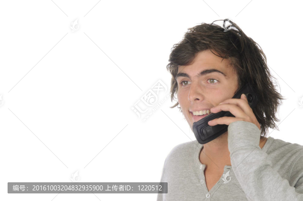 英俊的年輕人隔離在白色