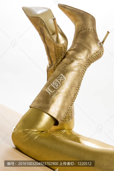 金色的靴子