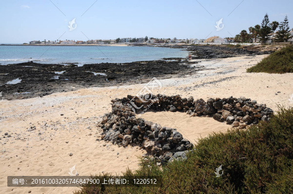 海灘附近的小鎮(zhèn)科拉萊霍加那利群島的富埃特文圖拉島島；西班牙；