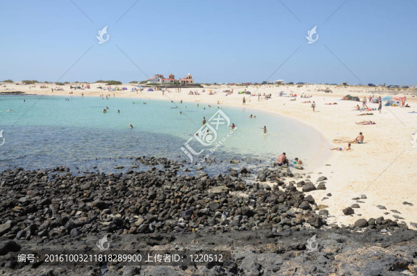 海灘附近的El,cotillo加那利群島的富埃特文圖拉島島；西班牙；