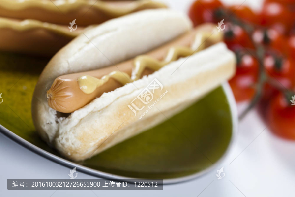 白色熱狗上隔離