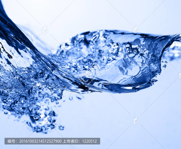 清澈的水