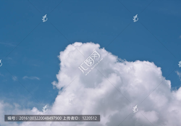 美麗的藍(lán)色天空