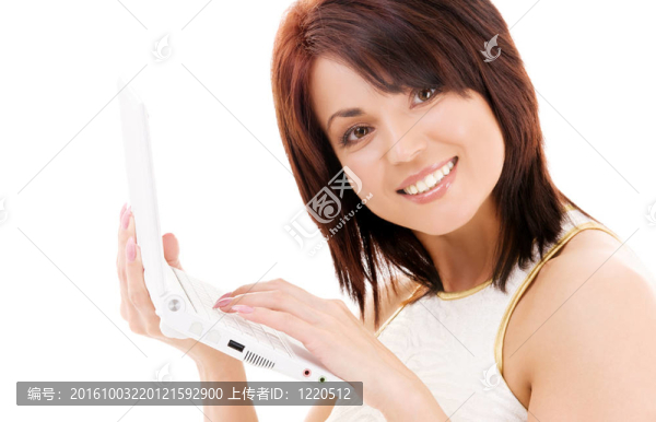 帶著筆記本電腦的快樂女人