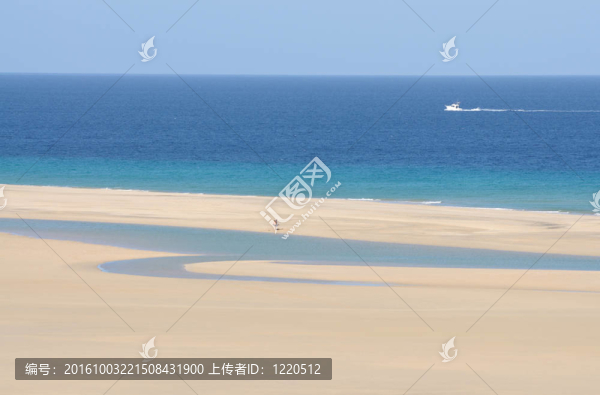 在加那利群島的富埃特文圖拉島島的海灘；西班牙