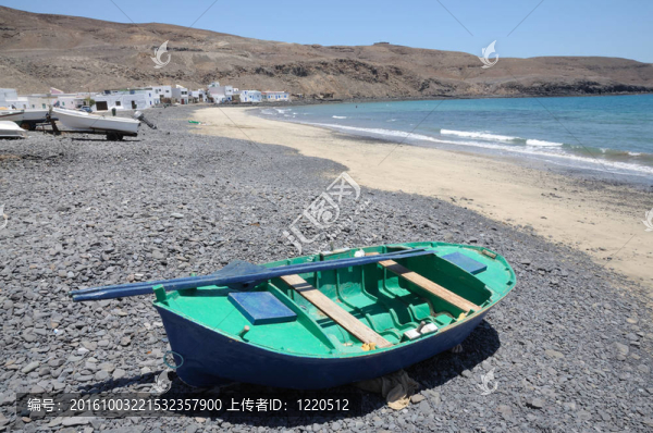 漁船在波索黑人海灘加那利群島的富埃特文圖拉島島；西班牙；
