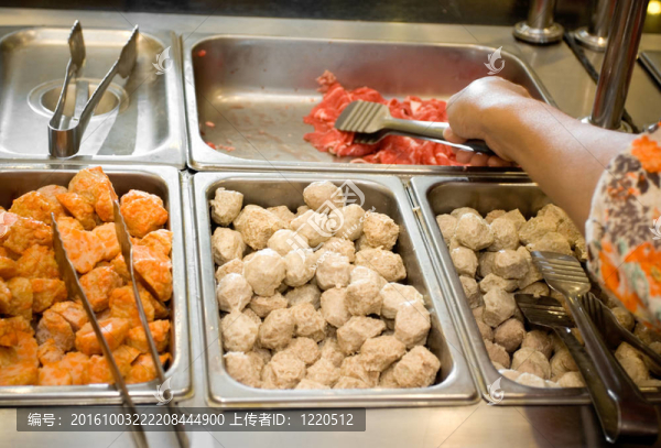 自助餐上的生肉