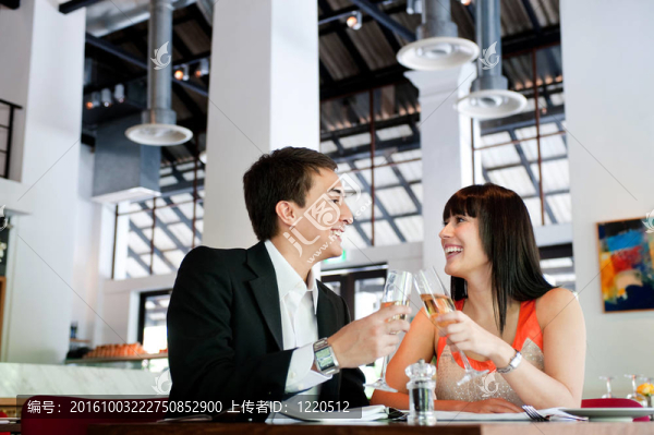 夫婦與葡萄酒