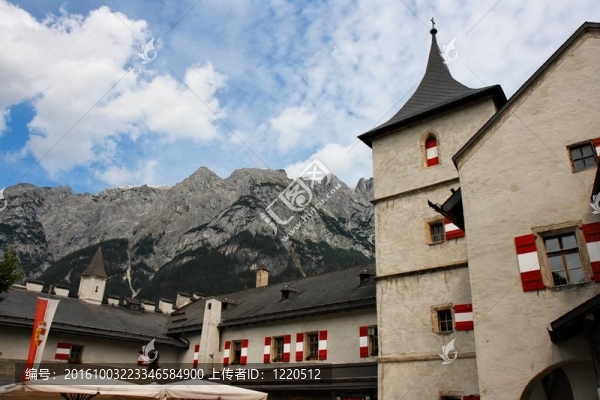 hohenwerfen中世紀(jì)城堡的高山背景塔