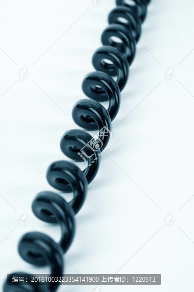 黑色的電話(huà)線(xiàn)