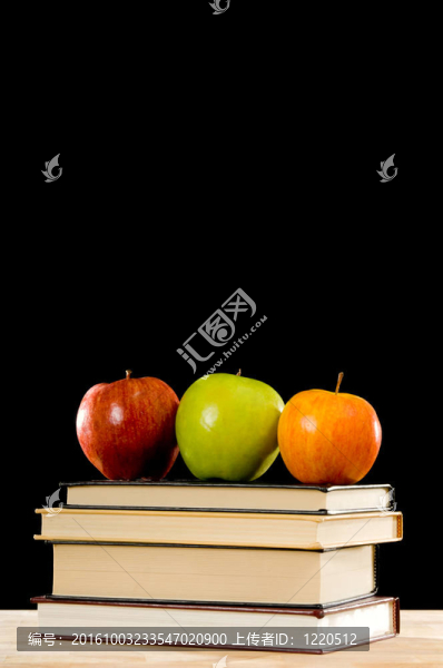 學(xué)校的書和蘋果