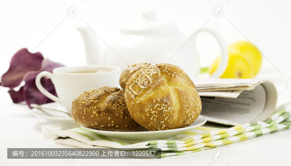 早餐有硬皮法式面包