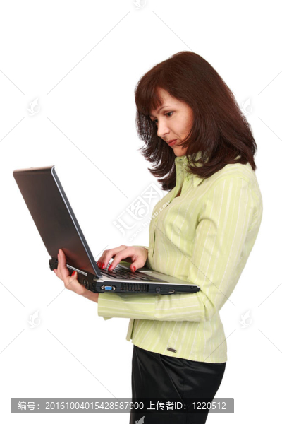 優(yōu)雅的女人帶著筆記本電腦
