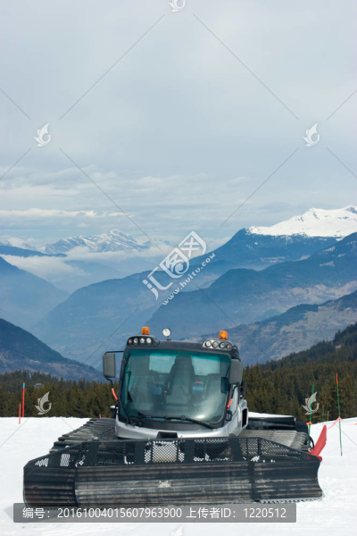 景觀與雪地履帶車