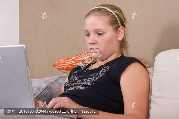 女孩用的筆記本電腦