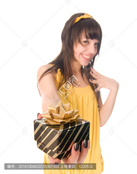 漂亮的女孩與禮品盒