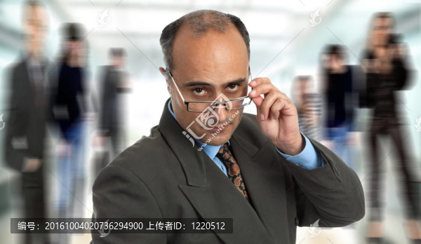 周到的