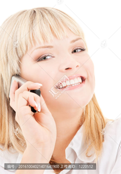 快樂女人用手機