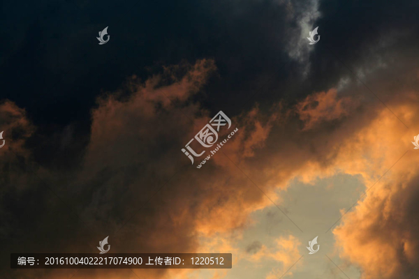 天空烏云密布