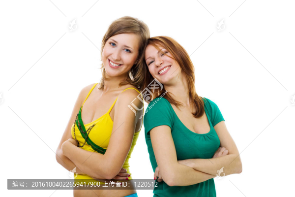 兩個女人靠在彼此