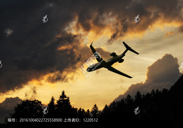 云的飛機(jī)
