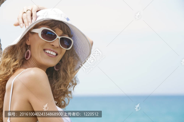 白色的帽子