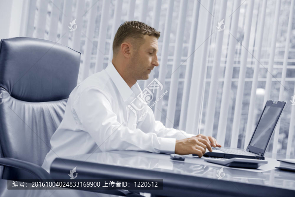在辦公室
