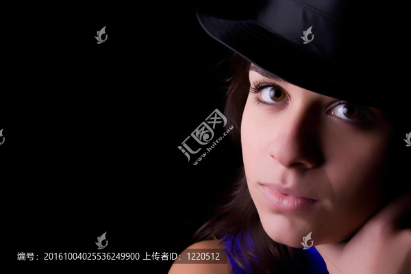 年輕女孩低調(diào)的肖像