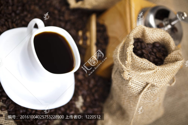 一杯熱咖啡
