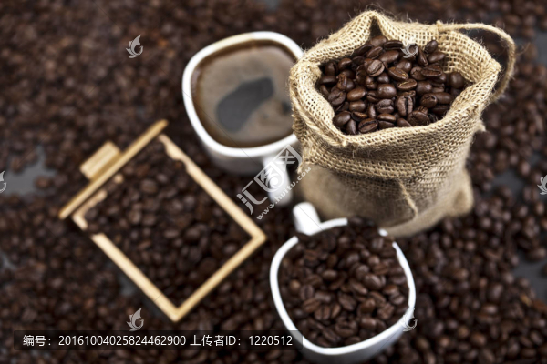杯子里的咖啡豆