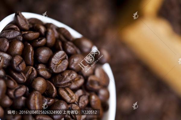 杯子里的咖啡豆