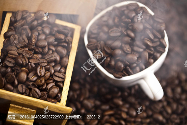杯子里的咖啡豆