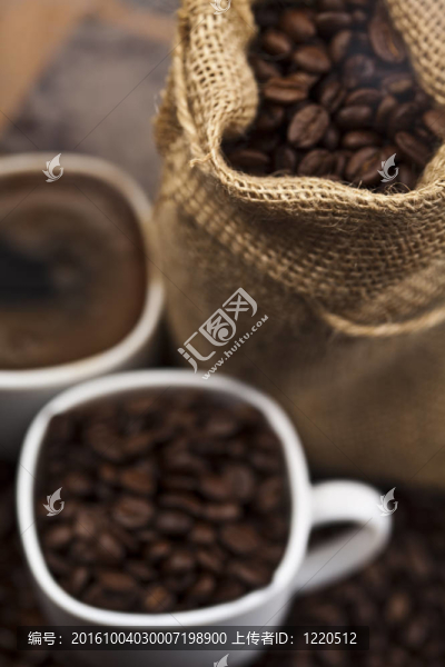 杯子里的咖啡豆